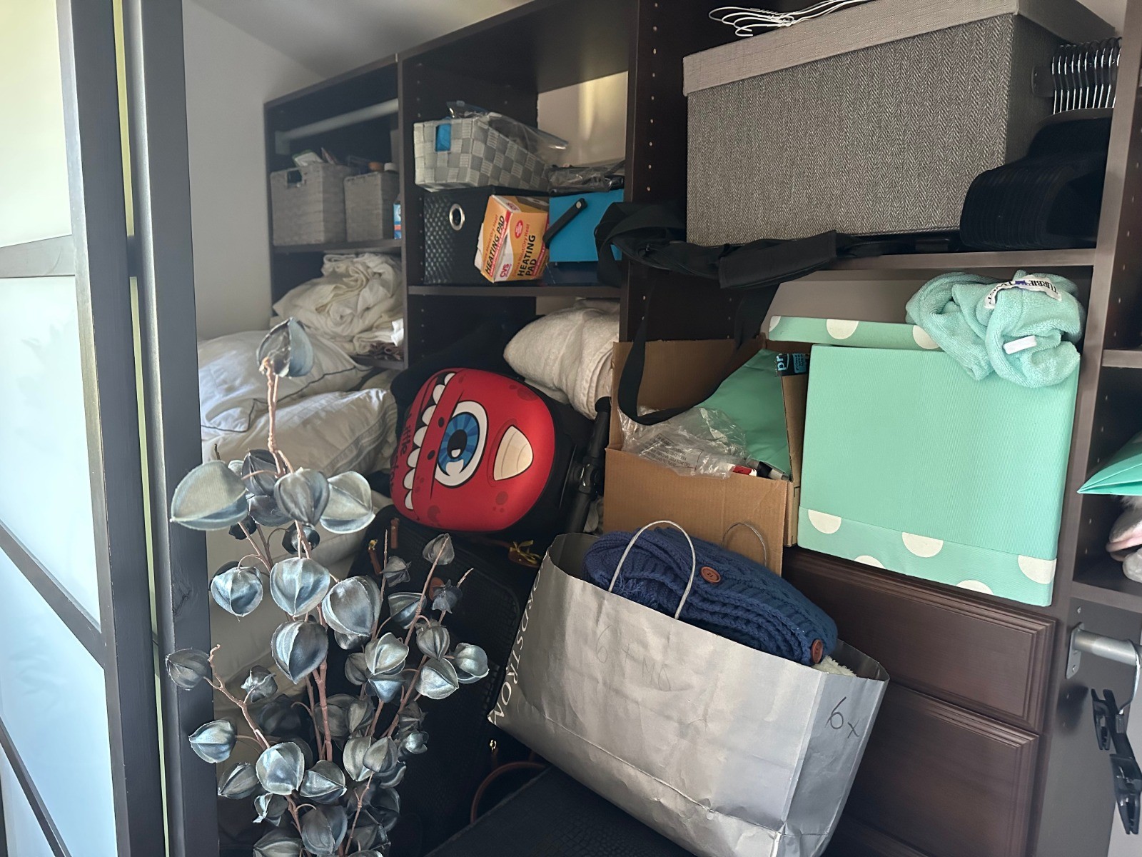 Clutter Project Closet Clutter - MÁS LIVING